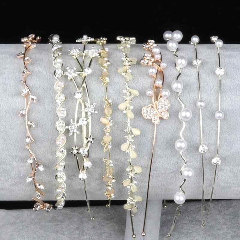 ・カテゴリ: ヘアアクセサリー・主な素材: アクリル・加工技術: 水晶埋め込み・カラー展開: エンジェルウィングシルバー、エンジェルウィングゴールド、ウェーブパールゴールド、ジルコンクリスタルゴールド、キャッツアイバタフライゴールド、キャッツアイチェリーゴールド、ラインストーンバタフライゴールド、ラインストーンバタフライシルバー、ラインストーンパール2連ゴールド、多層ラインストーンスターゴールド、パールトリプルバタフライゴールド、ラインストーンパールツイストゴールド・デザイン要素: 花・スタイル: ナチュラル・テイスト: 爽やか、フェミニン・対象: レディース