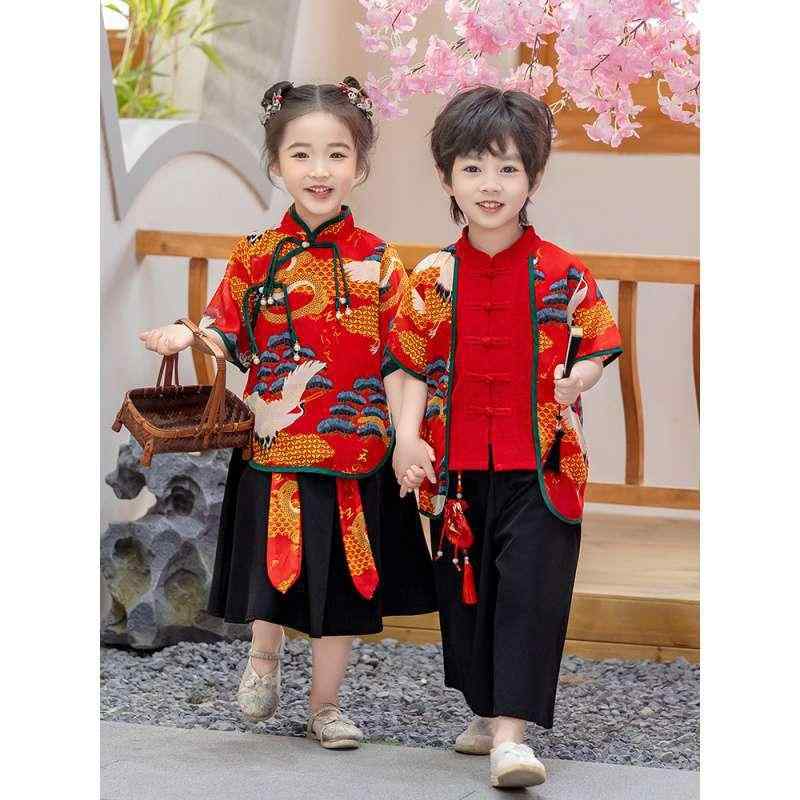 ・カテゴリ: 子供用民族衣装・柄: 無地、ストライプ、格子、プリント、配色・スタイル: チャイナ風・ディテール: フリル、カーディガン、セットアップ・生地加工: 柔軟処理・主な素材: ポリエステル・素材の含有量: ・生地の厚さ: 普通・カラー展開: 男の子向け（香包付き）、女の子向け・サイズ展開: 90cm、100cm、110cm、120cm、130cm、140cm、150cm、160cm、170cm、180cm・対象性別: 男女兼用・対象年齢: 8歳以上（身長140cm以上）