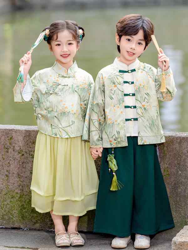 ・柄: 無地・加工: 柔軟加工・デザイン: 田園風、レース、プリント・素材: 綿混（綿 73%）・スタイル: 中国風・生地の厚さ: 普通・カラー展開: 男児（香包付き）、女児・対応身長: 90cm、100cm、110cm、120cm、130cm、140cm、150cm、160cm、170cm、180cm・カテゴリ: 子供用民族衣装