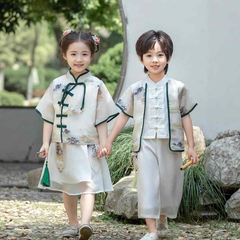 ・カテゴリ: 子供用唐装・民族衣装・スタイル: カジュアル、ユニセックス・主な素材: 綿 ・生地加工: 柔軟加工・厚さ: 薄手・デザイン: セットアップ・安全基準: B類・対象性別: 男女兼用・仕様: 実物モデル撮影、糸くず処理済み・カラー展開: 男児用半袖セット（香包付き）、女児用半袖セット、男児用長袖セット（香包付き）、女児用長袖セット・サイズ展開: 90cm、100cm、110cm、120cm、130cm、140cm、150cm、160cm、170cm、180cm・推奨年齢: 3〜8歳（身長100〜140cm）
