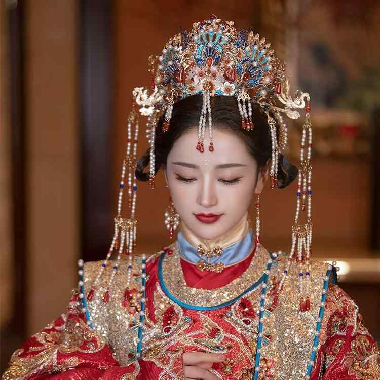 ・素材: 合金・スタイル: 古風・スタイル種類: レディース・デザイン: 皇冠・仕上げ加工: り・クリスタル種類: 白水晶・ギフト向けシーン: 祝日・カラー展開: 豪華新娘ヘッドドレス・トレンド要素: りガラス花、りビーズフリンジ・カテゴリ: ヘッドドレス