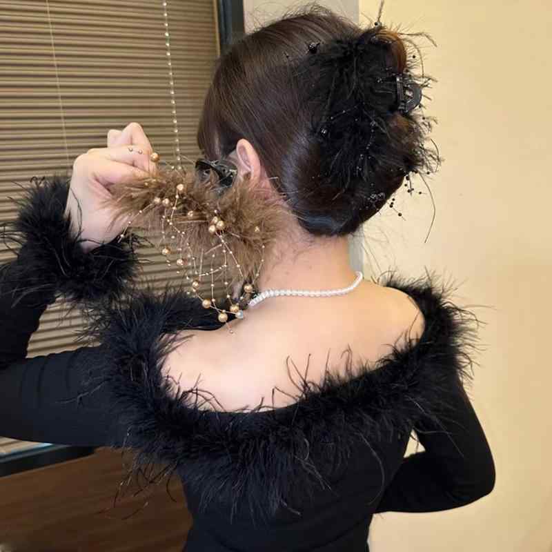 ヘアクリップ レディース 髪留め 揺れる フェザー タッセル シャーククリップ 高級感 まとめ髪 ヘアアクセサリー かわいい 普段使い