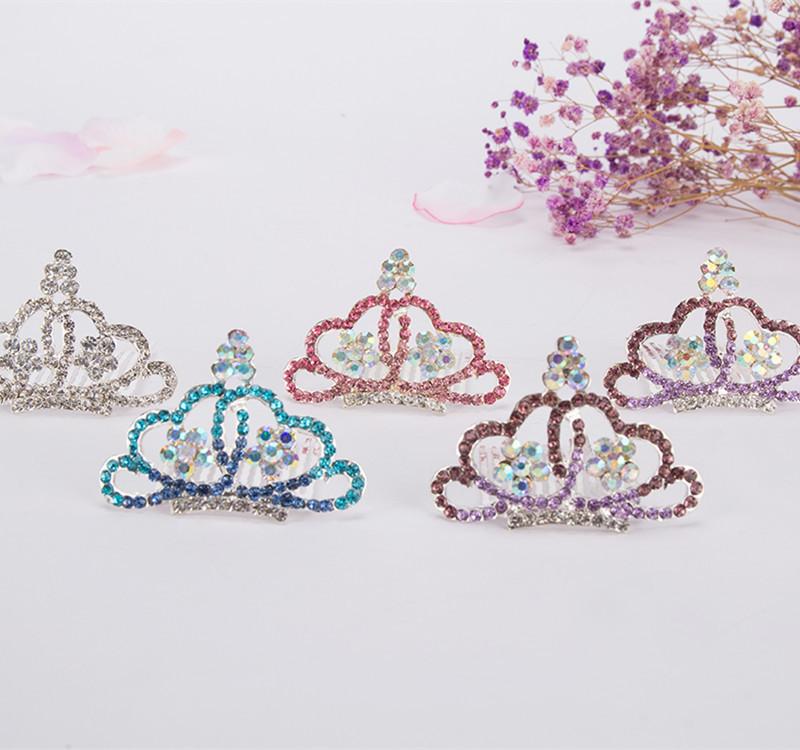・カテゴリ: ヘアアクセサリー・素材: 合金・スタイル: 韓国風・対象: キッズ・デザイン: クラウン・ギフト向け用途: 結婚式、誕生日、旅行記念、祝日、展示会、周年記念、ビジネスギフト・カラー展開: ホワイト、パープル、ブルー、ピンク