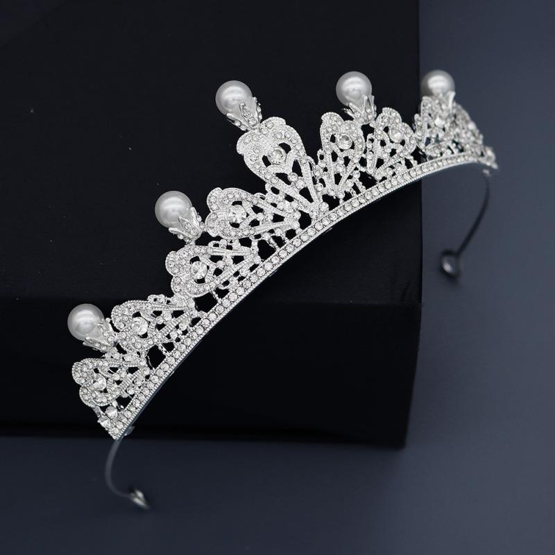 カチューシャ レディース ティアラ クラウン ヘアアクセサリー 髪飾り ブローチ レトロ パール ビジュー キラキラ 合金 ウェディング 結婚式 ブライダル 披露宴 記念日 撮影 写真 発表会 パーティー フォーマル 華やか