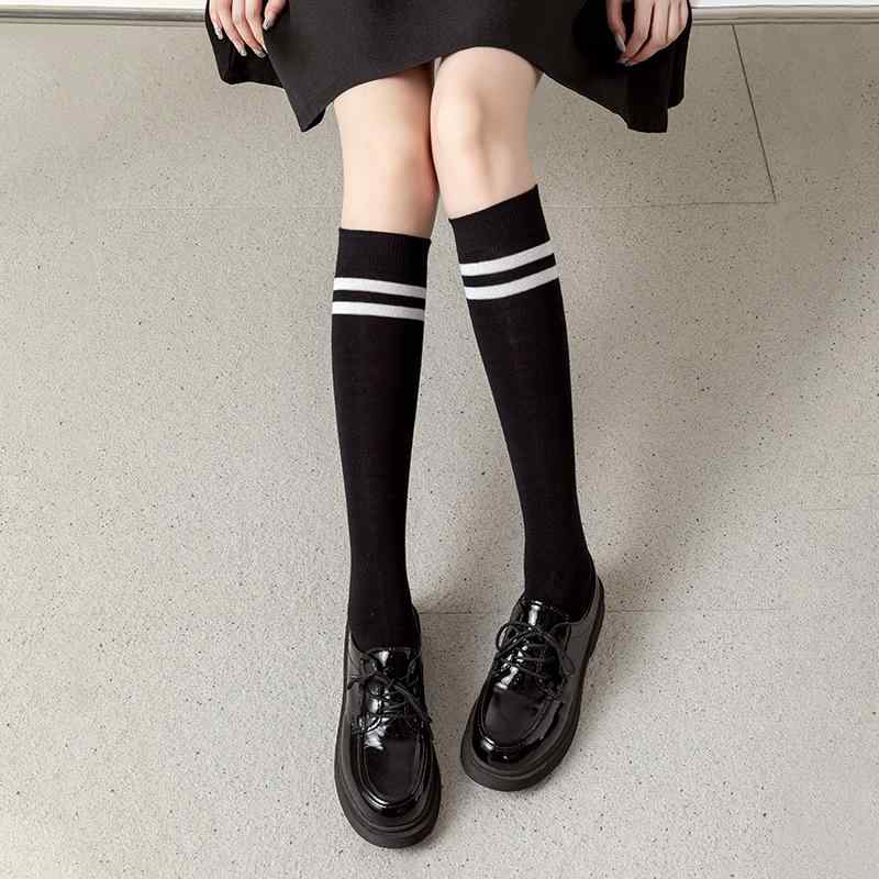 ・カテゴリ: 小腿袜・主な素材: 精梳棉・機能: 吸汗・柄: ボーダー・チェック・対象性別: 女性・対象年齢: 青年（18-40歳）・素材構成: 綿 50%以上70%未満・筒丈: ふくらはぎ丈・カラー展開: ブラック、ホワイト、ライトグレー、ダークグレー、カーキ、マスタード、ワインレッド、ダークグリーン・スタイル: シンプル・織り方: シングル針