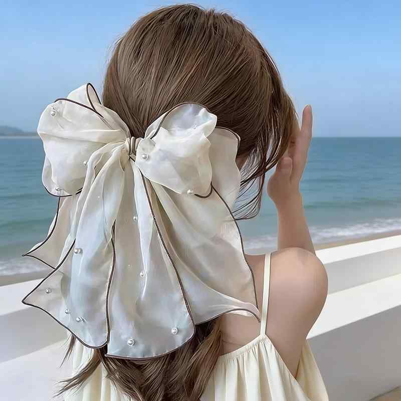 ・カテゴリ: ヘアアクセサリー・素材: 布・スタイル: 韓国風・対象: レディース・タイプ: バレッタ・デザイン: リボン・テイスト: フェミニン、スウィート・カラー展開: ホワイト、ブラック、ブラウン、ピンク、オフホワイト、オフホワイト＆ブラック、オフホワイト＆ピンク、ブラック＆ピンク、ピンク＆ブラウン、オフホワイト＆ブラウン