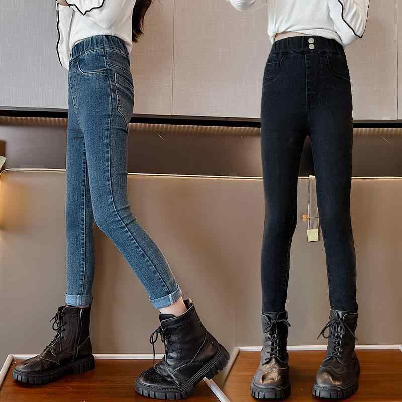 ・カテゴリ: キッズパンツ・スタイル: 韓国風・素材: デニム、綿 70%・パンツ丈: ロングパンツ・対象性別: 女の子・対象年齢: 中大童（8歳以上、身長140cm以上）・デザイン: ジーンズ・加工: ソフト加工、サンドウォッシュ・柄: 無地・股上: ハイウエスト・ウエスト仕様: ゴム仕様・カラー展開: ブルー、ブラック・対応身長: 120cm、130cm、140cm、150cm、160cm、170cm