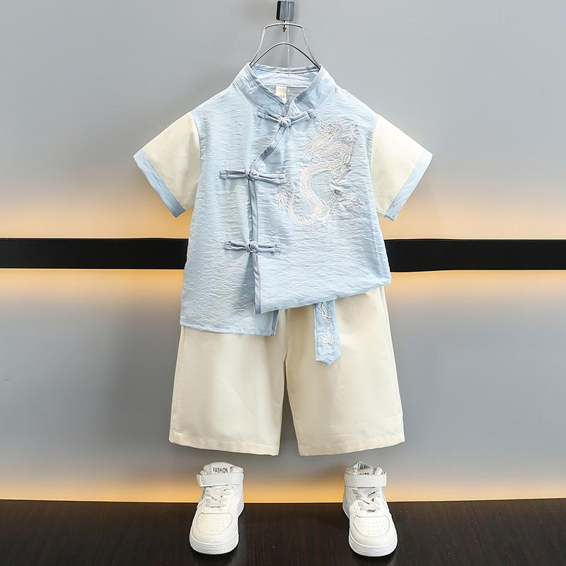 ・カテゴリ: 子供服セット・スタイル: 韓国風・セット内容: トップス、ボトムスの2点セット・対象年齢: 中小童（3〜8歳、100〜140cm）・袖丈: 半袖・パンツ丈: 五分丈・生地加工: 柔軟加工・厚み: 普通・柄: 無地、プリント・主な素材: 綿・留め具の種類: シングルブレスト・カラー展開: 画像色・サイズ展開: 90cm、100cm、110cm、120cm、130cm、140cm、150cm、160cm・着用シーン: 通学、ギフト、日常、お出かけ