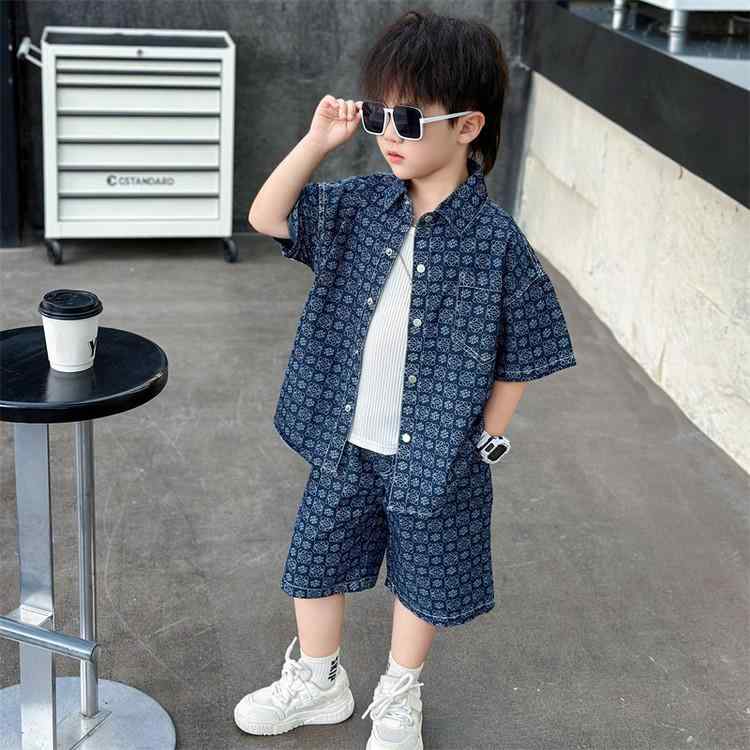 ・カテゴリ: 子供用セットアップ・対象性別: 男性・スタイル: 韓国風・セット内容: トップス、ボトムス（2点セット）・対象年齢: 中小童（3〜8歳）・袖丈: 半袖・パンツ丈: ショートパンツ・生地加工: 柔軟加工・厚さ: 普通・主な素材: 綿 70%・安全基準: B類・前開き仕様: シングルブレスト・カラー: ブルー・対応身長: 90cm、100cm、110cm、120cm、130cm、140cm、150cm