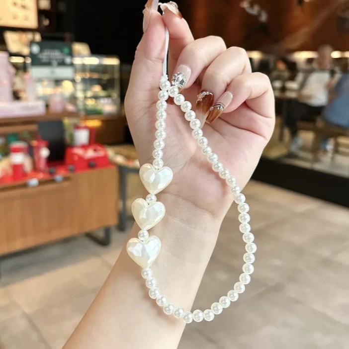 ・カテゴリ: 携帯ストラップ・加工技術: 電気メッキ・素材: ABS樹脂・カラー展開: パールグレーホワイト（ショート、ダブルバックル付）、パールグレーホワイト（ショート、ストラップ・透明クリップ付）、パールグレー（ショート、ストラップ・透明クリップ付）、パールグレー（ショート、ダブルバックル付）、ハートパール（ストラップ・透明クリップ付）、ハートパール（ダブルバックル付）、パールシルバーハート（ショート、ダブルバックル付）、パールシルバーハート（ショート、ストラップ・透明クリップ付）、パールシルバースター（ショート、ストラップ・透明クリップ付）、パールシルバースター（ショート、ダブルバックル付）、パールホワイトハート（ショート、ストラップ・透明クリップ付）、パールホワイトハート（ショート、ダブルバックル付）、ショート携帯ストラップ（ダブルバックル付）、ショート携帯ストラップ（ストラップ・透明クリップ付）・スタイル: カジュアル、ファッション、通勤・デザイン: 星、月、太陽、雲、宇宙・デザイン要素: パール、ナチュラル