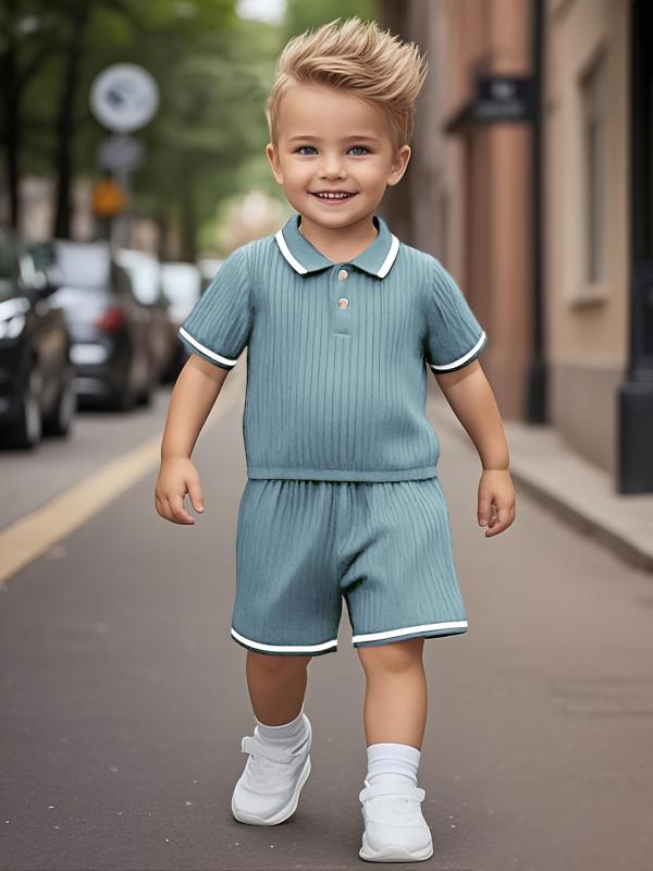 ・カテゴリ: 子供用セットアップ・対象性別: 男の子・スタイル: 欧米風・セット内容: トップス、パンツ（2点セット）・対象年齢: 3〜8歳（100〜140cm）・袖丈: 半袖・パンツ丈: 五分丈・生地加工: 柔軟処理・生地の厚さ: 普通・柄: 無地・デザイン要素: スポーツ・主な素材: ポリエステル・素材含有率: 95%・安全基準: B類・着脱方式: プルオーバー・カラー展開: ロイヤルブルー、アーミーグリーン、ネイビー・サイズ展開: 80cm(1歳)、90cm(1-2歳)、100cm(2-3歳)、110cm(3-4歳)、120cm(5-6歳)