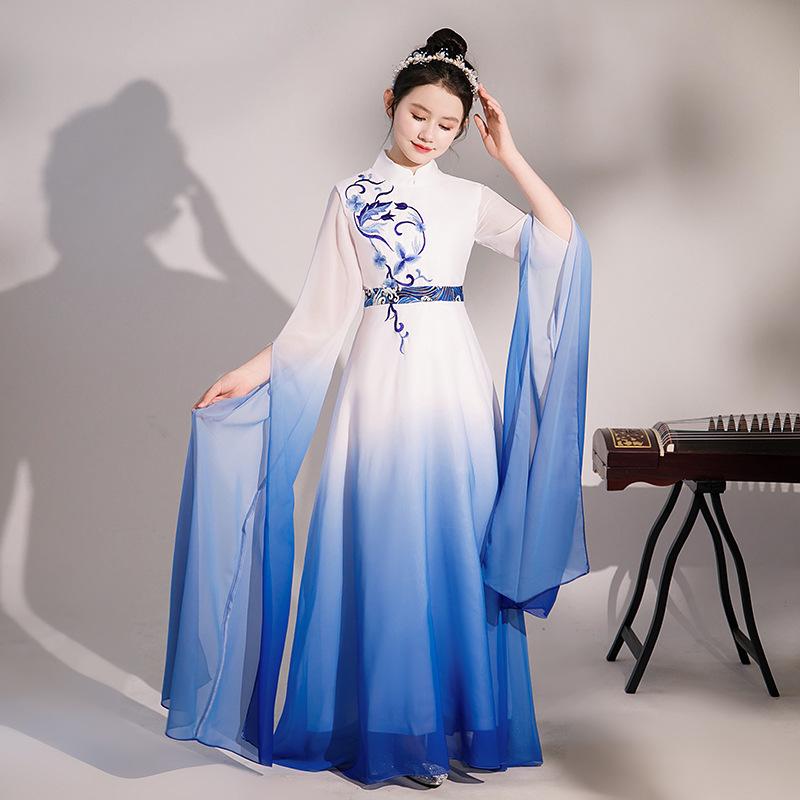 ・柄: 花柄・生地加工: 柔軟加工・デザイン: プリンセス・対象性別: 女児・素材: 麻混紡・主な素材の含有量: 80%・厚さ: 普通・カラー展開: ブルーグラデーション・推奨身長: 110cm、120cm、130cm、140cm、150cm、160cm・対象年齢: 3〜8歳・カテゴリ: 子供用唐装・チャイナドレス・民族衣装