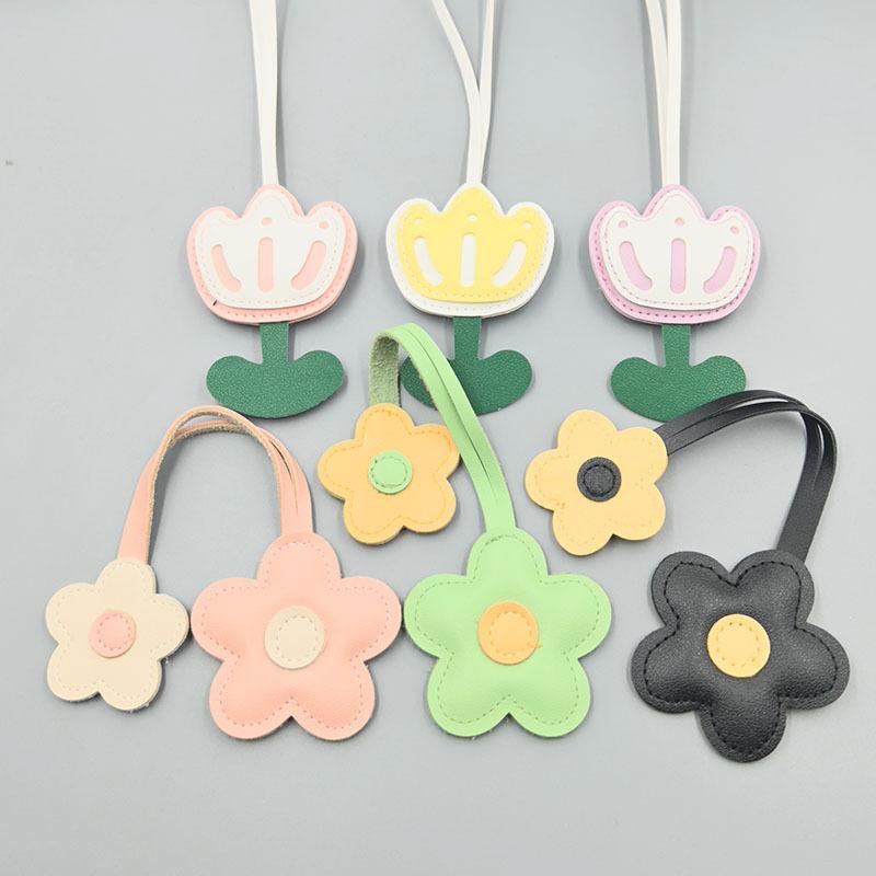 ・カテゴリ: DIYアクセサリーパーツ・加工工程: 半業・素材: 人造皮革・カラー展開: ピンクの花, グリーンの花, ブラックの花, ピンクのチューリップ, ホワイトの花, パープルのチューリップ, イエローのチューリップ