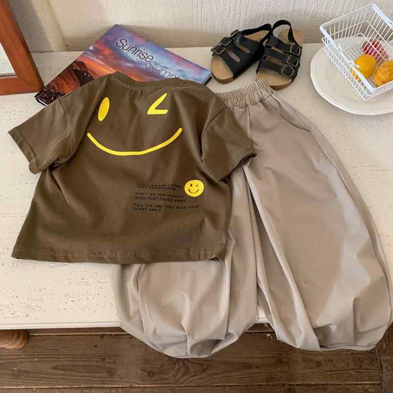 ・カテゴリ: 子供服セットアップ・対象性別: 男女兼用・スタイル: 韓国風・セット内容: トップス、パンツ（2点セット）・対象年齢: 3〜8歳・袖丈: 半袖・パンツ丈: ロングパンツ・生地加工: 柔軟処理・厚さ: 薄手・柄: キャラクター・デザイン特徴: スポーツ、ストリート、セットアップ・素材: 綿 90%・安全基準: B類・着用タイプ: プルオーバー・カラー展開: グレー・サイズ展開: 90cm、100cm、110cm、120cm、130cm、140cm、150cm