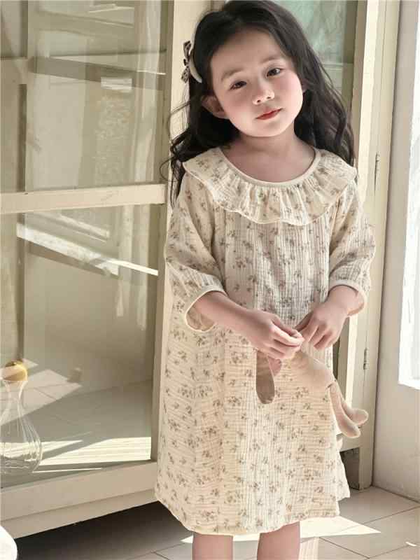 ・カテゴリ: 子供用ルームウェア・対象性別: 女の子・対象年齢: 中小童（3〜8歳、100〜140cm）・対応身長: 90cm、100cm、110cm、120cm、130cm、140cm、150cm、160cm・主な素材: 綿 ・スタイル: 韓国風・厚み: 薄手・柄: 花柄、ドット・機能: 吸湿速乾・生地加工: 柔軟加工・テイスト: ナチュラル、キュート、プリント、プリンセス風・カラー展開: ブラウンハート、ブルーリボン、イエローフラワー、パープルフラワー