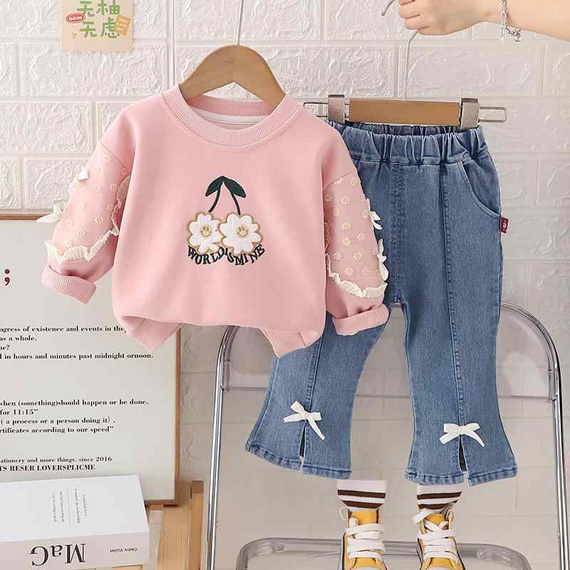 ・カテゴリ: 子供服セットアップ・対象性別: 女性・スタイル: 韓国風・セット内容: トップス、パンツ（2点セット）・対象年齢: ベビー・キッズ（1〜3歳、身長80〜100cm）・袖丈: 長袖・フード: なし・パンツ丈: 長ズボン・生地加工: ソフト加工・生地の厚さ: 薄手・柄: 花柄・デザイン要素: セットアップ、キュート、フリル・主な素材: 綿 60%・安全基準: Aクラス・着脱仕様: プルオーバー・カラー展開: ベージュ、ピンク・対応身長: 80cm、90cm、100cm、110cm、120cm