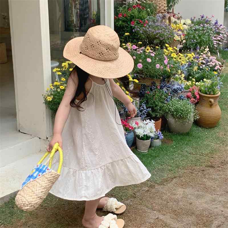 ・カテゴリ: 子供用ワンピース・スタイル: 韓国風・主な素材: 綿・デザイン: キャミソールワンピース、ノースリーブワンピース・柄: 無地・裾のデザイン: フリル・カラー展開: ベージュ・サイズ展開: 80cm、90cm、100cm、110cm、120cm、130cm