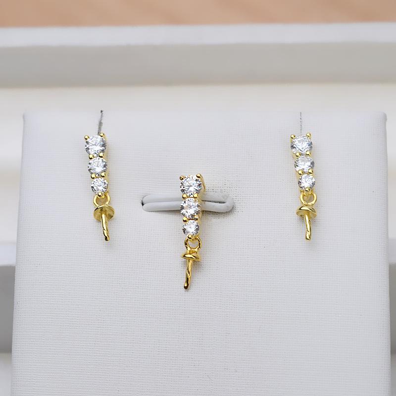 ・カテゴリ: アクセサリー・素材: シルバー925・加工技術: 電気メッキ・カラー展開: プラチナコーティング、ゴールドコーティング・仕様: ペンダントトップ（ビーズ・チェーン無）、ピアス（パール無）