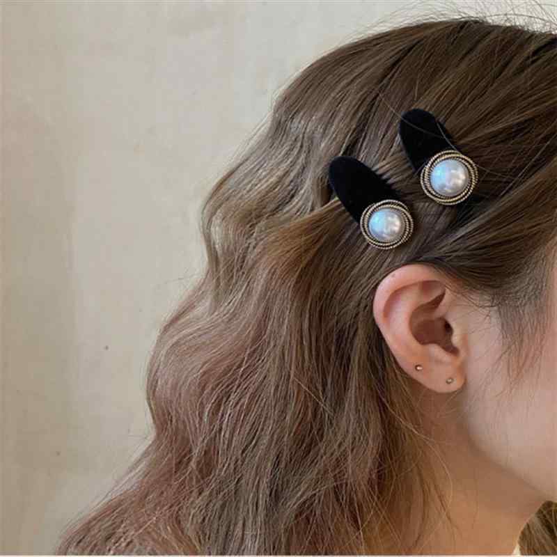 ・カテゴリ: ヘアアクセサリー・主な素材: プラスチック、樹脂・スタイル: レトロ、ヴィンテージ風・タイプ: ヘアクリップ、サイドクリップ・クラフト: ハンドメイド・デザイン要素: ヘキサゴン、幾何学・カラー展開: 1853 ツイスト・対象: レディース