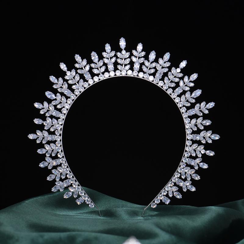 ヘッドドレス レディース カチューシャ ブライダル ヘアアクセサリー ジルコニア 欧風 花嫁 ウェディング 結婚式 披露宴 挙式 パーティー 演奏会 お呼ばれ 髪飾り