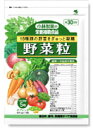 小林製薬 野菜粒 150粒 商品説明 『小林製薬 野菜粒 150粒』 野菜類の不足を感じたとき手軽に補給できるタブレットです。 モロヘイヤやニンジン、カボチャ、ほうれん草、パセリなどの緑黄色野菜がいっぱいです。 野菜の可食部の水分を除去した栄養価の高い乾燥粉末を使用しました。 ・食生活が偏りがちな方に。 ・毎朝すっきりとしたい方に。 【小林製薬 野菜粒 150粒　詳細】 栄養成分 【全配合成分表示：1粒あたり】 ニンジン 60.0mg タマネギ 39.3mg カボチャ 39.3mg 大豆ペプチド 35.0mg キャベツ 30.8mg ウコン 14.0mg トマト 14.0mg ニンニク 14.0mg ムラサキイモ 11.3mg モロヘイヤ 11.3mg 大麦若葉 11.3mg ケール 5.5mg ほうれん草 5.5mg ブロッコリー 5.5mg 赤キャベツ 5.5mg パセリ 2.8mg ショウガ 2.8mg セロリ 2.2mg 麦芽糖 31.4mg グリセリン脂肪酸エステル 5.3mg 微粒二酸化ケイ素 3.2mg 原材料など 商品名 小林製薬 野菜粒 150粒 原材料名 メカブ、結晶セルロース、食用卵殻粉、デキストリン、乳酸カルシウム、アラメ、ホンダワラ、ワカメ、エリスリトール、チコリファイバー、グリセリン脂肪酸エステル、コンブ、微粒二酸化ケイ素、アカモク、オキナワモズク、ヒジキ、第三リン酸カルシウム、シェラック 内容量 350mgX150粒(約30日分) 保存方法 直射日光や湿気の多いところを避け、涼しい所に保存してください。 販売者 小林製薬株式会社 使用上の注意 ・本品は多量摂取により疾病が治癒したり、より健康が増進するものではありません。1日の摂取目安量を守ってください。　 ・多量に摂取すると軟便（下痢）になることがあります。 ・1日の摂取目安量を守ってください。 ・乳幼児・小児は本品の摂取を避けてください。 ・小さなお子さまの手の届かないところに置いてください。 ・薬を服用あるいは通院中の方、妊娠及び授乳中の方はお医者様にご相談の上お召し上がりください。 ・全成分表示をご参照の上、食品アレルギーのある方はお召し上がりにならないでください。 ・体質や体調により、まれにかゆみ、発疹、胃部不快感、下痢、便秘などの症状が出る場合があります。 ・万一、からだに変調が生じたら直ちにご使用をおやめください。 ・食品ですので衛生的な取り扱いをお願いします。 ・天然の原料を使用しておりますので、まれに色が変色する場合がありますが、品質に異常はありません。 ・本品は、特定保健用食品と異なり、厚生労働大臣による個別審査を受けたものではありません。 お召し上がり方 1日5粒を目安に、水またはお湯とともにお召し上がりください。 広告文責 株式会社プログレシブクルー072-265-0007 区分 日本製・健康食品【60個セット】【1ケース分】 小林製薬 野菜粒 150粒×60個セット　1ケース分