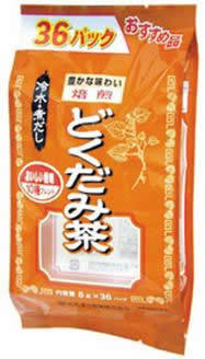 山本漢方 どくだみ茶 お徳用 8g×36包 商品説明 『山本漢方 どくだみ茶 お徳用 8g×36包』 1バッグ中、焙煎どくだみと11種類の素材をブレンドし、風味豊かな健康茶に仕上げました。どくだみの生の全草には特有の臭いがありますが、乾燥すると臭いが少なくなります。ご家族皆様でお召し上がりください。 栄養成分表 100cc(茶葉1.6g)当たり エネルギー 2kcal たんぱく質 0g 脂質 0g 炭水化物 0.4g ナトリウム 5mg 原材料など 商品名 山本漢方 どくだみ茶 お徳用 8g×36包 原材料 はぶ茶、ウーロン茶、大麦、玄米、どくだみ、大豆、はとむぎ、プアール茶、かき葉、アマチャヅル、難消化性デキストリン、カンゾウ 内容量 288g(8g×36バッグ) 保存方法 直射日光及び高温多湿の所をさけて冷所に保存してください 販売者 山本漢方製薬 ご使用方法 (おいしい作り方)お水の量は、お好みにより加減してください。●煮出しの場合：水又は、沸騰したお湯約500-700ccの中へ、1バッグを入れ、約5分以上、充分に煮出し、お飲みください。バッグを入れたままにしておきますと、一層おいしくなりますが、濃すぎる場合は、バッグを取り除いてください。●アイスの場合：上記の通り、煮出したあと、湯ざましをして、空の大型ペットボトル又はウォーターポットに入れ替え、冷蔵庫に保管してください。冷えると容器の底に白いものが見えることがありますが品質には問題がありませんので、安心してご使用ください。●冷水だしの場合：ウォーターポットの中へ、1バッグをいれ、水約400ccを注ぎ、冷蔵庫に保管、約30分後に冷水どくだみ茶になります。(手軽においしくお飲みいただく法)ご使用の急須に、1袋とお飲みいただく量のお湯をいれ、濃いめをお好みの方はゆっくり、薄めをお好みの方は手早に、茶わんへ給湯してください。 ご使用上の注意 ●本品は天然物を使用しておりますので、虫、カビの発生を防ぐために、開封後はお早めにご使用ください。●開封後は輪ゴム又はクリップなどでキッチリと封を閉め、冷所に保管してください。特に夏季は要注意です。●開封後はお早めにご使用ください。●本品は食品ですが、必要以上に大量に摂ることを避けてください。●薬の服用中又は、通院中、妊娠中、授乳中の方は、薬剤師又は医師にご相談ください。●体調不良時、食品アレルギーの方は、お飲みにならないでください。●万一からだに変調が出たら、直ちにご使用を中止してください。●天然の原料ですので、色、風味が変化する場合がありますが、品質には問題ありません。●ティーバッグを直接口に入れ、のどにつまらせたりしないよう、小児の手の届かない所へ保管してください。●煮出したお茶の色や風味に多少のバラツキがでることがありますが、ご了承ください。●煮出した後、2-3日放置しますと腐敗、カビが発生することもありますので、できるだけ当日中にご使用ください。●本品のティーバッグの材質は、色、味、香りをよくするために薄く、透ける紙材質を使用しておりますので、バッグの中の原材料の微粉が漏れて内袋の内側の一部に付着する場合があります。また同じく内袋の内側の一部に赤褐色の斑点が生じる場合がありますが、ハブ茶のアントラキノン誘導体という成分ですから、いずれも品質には問題がありませんので安心してご使用ください。●食生活は、主食、主菜、副菜を基本に、食事のバランスを。 お問い合わせ先 製造者：山本漢方製薬株式会社TEL 0568-73-3131受付 月-金9：00-17：00(土日祝を除く)愛知県小牧市多気東町157番地 広告文責 株式会社プログレシブクルー072-265-0007 区分 健康食品山本漢方　お徳用どくだみ茶（袋入）8g×36包美味しいどくだみ茶をご家族皆様で!!