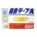 B．BテープA スタンダード 商品説明 『B．BテープA スタンダード』 ◆強い粘着力で水仕事も安心です ◆アクリノール付のパッドが、やさしく傷を守ります ◆半透明テープなので、目立ちにくい B．BテープA スタンダード　詳細 原材料など 商品名 B．BテープA スタンダード 原材料もしくは全成分 アクリノール・・・布に対して0.5W／W％含有 内容量 100枚入（72mm×19mm） 販売者 共立薬品工業 効能 ・すり傷、切り傷、さし傷、かき傷、靴ずれ、創傷面の消毒・保護(被覆) 用法 ・布の部分を患部に当て貼付する。 ご使用上の注意 〈してはいけないこと〉 ・守らないと現在の症状が悪化したり、事故が起こりやすくなります。 ・パッド部分が濡れ、又は汚れたまま放置すること。(傷の治りが悪くなります) ・ヨードチンキと同時に使用すること。(アクリノールの殺菌効果を弱めます) ・長時間貼付したり、急激にはがしたりすること。(皮ふ刺激の発生原因になります。) 〈相談すること〉・次の場合は、直ちに使用を中止し、医師または薬剤師に相談すること。 ・本品の使用中又は使用後、次の症状があらわれた場合 関係部位・・・皮ふ 症状・・・発疹・発赤、かゆみ 保管上の注意 ・小児の手の届かない所に保管すること。 ・直射日光の当たらない、涼しいところに保管すること。 広告文責 株式会社プログレシブクルー072-265-0007 区分 日用品B．BテープA スタンダード(100枚入（72mmX19mm）) ×3個セット 【医薬部外品】