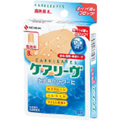 ケアリーヴ 防水タイプ 指先用 商品説明 『ケアリーヴ 防水タイプ 指先用』 ◆水は通さず蒸気は通す特殊伸縮テープを採用。 ◆しなやかに肌になじみゴワゴワ感がほとんどありません。 画像はイメージ画像の為、実際の商品とはパッケージデザイン等が多少異なる場合がございます。予めご了承願います。 商品区分：一般医療機器(クラス1) 医療機器登録番号：40B2X00015131210 ケアリーヴ 防水タイプ 指先用　詳細 原材料など 商品名 ケアリーヴ 防水タイプ 指先用 内容量 A型サイズ×8枚入 販売者 ニチバン 指先用使用法 ・セパレーターの折り返し位置と指先が接するように創傷面にパッド部分をあて、先を挟みこむように折り曲げてください。 ・しわが入らないように向かい合った粘着面同士を貼り合わせてください。 ・左右が伸びない程度に軽く張った状態で浮き、シワ、隙間が生じないようにしながら指先を包み込むように巻きつけ、しっかり押さえてよく密着させてください。 ご使用上の注意 ・患部を清潔にし、粘着面がキズぐちにあたらないように使用してください。 ・万一はがれてパッド部分がぬれたり汚れた場合は放置するとキズの治りが悪くなりますので、貼り替えてください。 ・ケアリーヴ(R)防水タイプ 指先用の使用により発疹・発赤、かゆみ等が生じた場合は、使用を中止し医師又は薬剤師に相談してください。 ・はがす時は、皮ふを痛めないよう体毛の流れに沿ってゆっくりはがしてください。 ・直射日光をさけ、なるべく湿気の少ない涼しい、小児の手のとどかない所に保管してください。 広告文責 株式会社プログレシブクルー072-265-0007 区分 日用品ケアリーヴ 防水タイプ 指先用(A型サイズX8枚入)×5個セット　 （ケアリーブ）