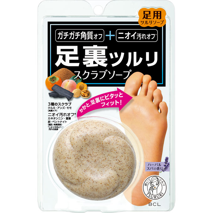 BCL ツルリ 足裏磨き スクラブソープ 80g 商品説明 『BCL ツルリ 足裏磨き スクラブソープ 80g』 足裏・かかとのガチガチ角質・ニオイ汚れをしっかりオフ！ 洗うだけでツルッツルに磨き上げるスクラブソープ。 足裏・かかとを磨いて角質ごっそりオフ！かかとにピタッとフィットする凹み形状と、3種類の天然由来スクラブが、足裏の余分な角質を除去して、ツルツルに磨きあげます。嫌なニオイの元となる汚れをしっかり除去！ 柿渋エキスやグリチルリチン酸ジカリウムの整肌効果と、2種の保湿成分で、洗いあがりはしっとりとうるおったお肌に導きます。 なめらかツルツル素肌に！ 保湿成分配合で洗い上がりはキメの整ったなめらかな肌に導きます。 リラックス感のある、ハーバルスパの香り 【BCL ツルリ 足裏磨き スクラブソープ 80g　詳細】 原材料など 商品名 BCL ツルリ 足裏磨き スクラブソープ 80g 原材料もしくは全成分 石ケン素地、水、炭酸水素Na、グリセリン、ステアリン酸PEG−75、グリシン、グリチルリチン酸2K、ヒアルロン酸Na、ローヤルゼリーエキス、炭、乳酸桿菌／セイヨウナシ果汁発酵液、BG、アンズ種子、エチドロン酸、カキタンニン、クエン酸Na、テウチグルミ殻粒、ベントナイト、モモ核、塩化Na、硫酸亜鉛、EDTA−4Na、o−シメン−5−オール、フェノキシエタノール、香料、酸化チタン、酸化鉄 内容量 80g 製造国 日本 販売者 スタイリングライフ・ホールディングス ご使用方法 ●石けんをぬるま湯に濡らしてから、肌を強くこすりすぎないようにし、かかとや足裏の余分な角質が気になる部分を磨くように洗ってください。 その後、よく洗い流してください。 ※足裏にご使用ください。※お肌の状態に合わせて使い過ぎや力の入れすぎにご注意ください。 ※皮ふの薄い部分、目周りや粘膜へのご使用はお避けください。溶け崩れを防ぐため、ご使用後は水切れの良いソープディッシュなどに置き、乾燥した状態で保存してください。 ●天然のクレイを配合しているため、タオルなどに色素が色移りする場合があります。 ●付着しないよう、ご注意ください。 ●極度な高温、高湿や蛍光灯などの紫外線により、変色または、石けん水分やその跡が見られる場合がありますが、品質上問題ありません。 広告文責 株式会社プログレシブクルー072-265-0007 区分 化粧品BCL ツルリ 足裏磨き スクラブソープ 80g×20個セット