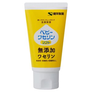 ベビーワセリン(M) ソフト 60g 商品説明 『 ベビーワセリン(M) ソフト 60g』 ・無香料、無着色、防腐剤なしの「ベビーワセリン」は、肌をコーティングして外からの刺激を防ぐとともに、うるおいを保ちます。 ・従来のワセリン製剤よりも不純物が少なく、デリケートなお肌にもお使いいただけます。 【効能 ・効果】 ・皮膚、口唇を保護します。 ・皮膚、口唇の乾燥を防ぎます。 ・皮膚の水分、油分を保ちます。 【 ベビーワセリン(M) ソフト 60g　詳細】 原材料など 商品名 ベビーワセリン(M) ソフト 60g 保存方法 ・乳幼児の手の届かないところに保管してください。 ・極端に高温又は低温の場所、直射日光のあたる場所には保管しないでください。 ・他の容器に入れ替えないでください。（誤用の原因になったり品質が変わることがあります。） ・低温時に固くなることがありますが、品質は変わりません、使用時は製品を常温に戻してからお使いください。 販売者 健栄製薬株式会社 ご使用方法 そのまま適量を皮ふ、口唇に塗布してお使いください。 ご使用上の注意 ・お肌に異常が生じていないかよく注意して使用してください。 ・お肌や唇に合わないとき、また、使用中や使用したお肌に直射日光があたって、赤味、はれ、かゆみ、刺激、色抜け（白斑等）や黒ずみ等の異常があらわれた場合は使用を中止し、皮膚科専門医等にご相談ください。そのまま使用を続けますと、症状を悪化させることがあります。 ・傷やはれもの、しっしん等、異常のある部位にはお使いにならないでください。 広告文責 株式会社プログレシブクルー072-265-0007 区分 日用品ベビーワセリン(M) ソフト 60g　