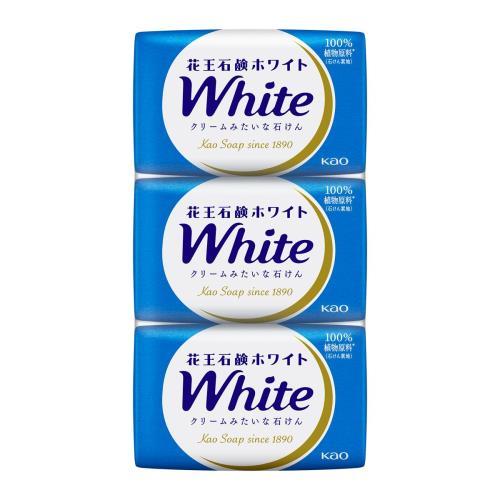 花王　花王石鹸ホワイト　普通サイズ　85g×3個 商品説明 『花王　花王石鹸ホワイト　普通サイズ　85g×3個』 花王の石鹸は、泡にこだわって130年。肌をやさしく洗える、クリームみたいな石けん。豊かな泡立ちと、きめ細かでのびの良い泡のために、植物原料「天然やしミルク＊1」をたっぷり使用。●100％植物原料＊2（石けん素地）●天然由来スクワラン（保湿成分）配合●気品あるホワイトフローラルの香り●たっぷり洗えるバスサイズ＊1パームやしの種子に含まれる胚乳＊2石けん素地の原料に植物性油脂を使用 【花王　花王石鹸ホワイト　普通サイズ　85g×3個　詳細】 原材料など 商品名 花王　花王石鹸ホワイト　普通サイズ　85g×3個 原材料もしくは全成分 パーム核脂肪酸Na、パーム脂肪酸Na、水、パーム核脂肪酸、パーム脂肪酸、グリセリン、香料、スクワラン、グルコン酸Na、エチドロン酸、塩化Na、酸化チタン、ペンテト酸5Na、PEG-6、BHT 販売者 花王株式会社 〒103-8210 東京都中央区日本橋茅場町1-14-10 広告文責 株式会社プログレシブクルー072-265-0007 区分 日用品花王　花王石鹸ホワイト　普通サイズ　85g×3個×10個セット　