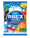 カルピスキャンディ　　100g 商品説明 『カルピスキャンディ　　100g』 爽やかでやさしい味わいの4種アソートキャンディ。定番の「カルピス」（白）に加え、みかん、ぶどう、いちごが仲間入り。みかん味は、和歌山県産温州みかん果汁を使用した、特別感のある味わい。ランダムでハート型のキャンディが入っています。ハート型キャンディを見つけたら大切な人とシェアしてお楽しみください。パッケージは、青を基調に下部は薄い水色で中の個装がほんのり透けてを見える仕様とし、「カルピス」らしい爽やかさと可愛らしさを表現しています。 【カルピスキャンディ　　100g　詳細】 原材料など 商品名 カルピスキャンディ　　100g 内容量 100g 販売者 アサヒグループ食品 広告文責 株式会社プログレシブクルー072-265-0007 区分 食品カルピスキャンディ　　100g×10個セット