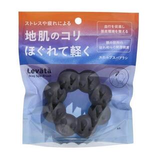 レバタ スカルプスパブラシ 商品説明 『レバタ スカルプスパブラシ』 ◆男性の手でも握りやすいサイズ感 ◆それぞれの指がくぼみに収まり、握りこめることで力が入りやすいフィンガーフィット形状 ◆頭皮に沿うしなやかさを持ちながらも折れずにフィットし、筋肉のコリをほぐすことに最適な硬さのタフネス突起 ◆リング構造なので地肌に沿って曲がりフィットすることで均一に力が伝わります。 ◆手でマッサージするように頭皮をしっかりキャッチし大きく動かせます。 レバタ スカルプスパブラシ　詳細 原材料など 商品名 レバタ スカルプスパブラシ 内容量 1個 販売者 マンダム 540-8530 大阪府大阪市中央区十二軒町5-12 原産国 日本 広告文責 株式会社プログレシブクルー072-265-0007 区分 日用品レバタ スカルプスパブラシ　1個×3個セット