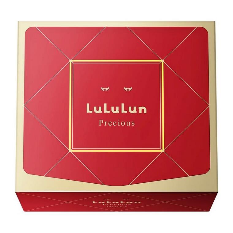 ルルルン　プレシャスRED 32枚入 商品説明 『ルルルン　プレシャスRED 32枚入』 ■REDはこんなあなたに 乾燥によるカサつき、つっぱり感が気になる 保湿をしても、うるおいが長続きしない 吸いつくような、しっとりとしたハリ肌を目指したい ■あふれる潤み肌へ導くRED独自の「三層保湿」 【ルルルン　プレシャスRED 32枚入　詳細】 原材料など 商品名 ルルルン　プレシャスRED 32枚入 内容量 32枚入 製造国 日本 販売者 Dr.ルルルン ご使用方法 1．まず初めに、折り畳まれているシートを広げ目や口元にフィットするように顔に貼ります。 2．目頭を抑え、シートの下に入っている空気を抜くように手で全体を抑えていきます。 3．頬下の切れ込みのある部分を、フェイスラインに沿って下から上に引き上げます。（反対側も同様） 4．最後に手のひらで全体を馴染ませます。外した後は、マスクを折りたたみ拭きとり、軽くパッティングします。 ◎使用目安5〜10分程度 ◎シートマスクを使用後は、乳液やクリームなどでお肌にフタをするのがおすすめです。 広告文責 株式会社プログレシブクルー072-265-0007 区分 化粧品ルルルン　プレシャスRED 32枚入