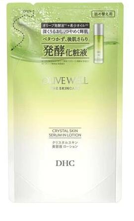 クリスタルスキン 美容液 ローション リフィル 商品説明 『クリスタルスキン 美容液 ローション リフィル』 ◆濃密なのにベタつかない、美容液レベルの保湿力。角層のうるおい構造に着目し、水分と油分のモイスチュアバランスを整えます。 ◆肌になじみやすい性質をもつ成分オリーブ発酵液※1を配合。 ◆乾燥による小じわを目立たなくします※2 詰め替え用です。 ※1 サッカロミセス／(オリーブ果実／スクロース)発酵液／保湿成分 ※2 効能効果試験済み クリスタルスキン 美容液 ローション リフィル　詳細 原材料など 商品名 クリスタルスキン 美容液 ローション リフィル 原材料もしくは全成分 水、サッカロミセス／(オリーブ果実／スクロース)発酵液、BG、グリセリン、ペンチレングリコール、オリーブ果実油、オリーブ葉エキス、加水分解ヒアルロン酸、加水分解コラーゲン、キサンタンガム、ジェランガム、プロパンジオール、エチルヘキシルグリセリン、トコフェロール、硫酸Mg、クエン酸、クエン酸Na、フェノキシエタノール 内容量 110ml 販売者 DHC 美容相談室 販売名DHC クリスタルスキン 美容液ローション ご使用方法 ★詰め替え方法 1、そそぎ口の矢印に沿って切り取ります。 ・ パックを強く持つと、中身が飛び出る場合がありますので、注意してください。 2、詰め替え用パックをななめに持ち、こぼれないようボトルに移し替えます。 ・開封後、詰め替え用パックでの保管はできません。一度で詰め替え、空になったパックは小さく丸めて捨ててください。 ・必ず使い切ってから全量詰め替えてください。 ・空のボトル、ポンプは洗わずにそのまま使用してください。 ・詰め替える際に水が入らないよう注意してください。 ・他の化粧液や水と混ぜないでください。 ・衛生的に使用していただくため、2〜3回詰め替えた後は、新しいボトルに取り替えることをおすすめします。 ・詰め替え後は、袋下部の製造番号を控えておいてください。お問い合わせの際に必要な場合があります。 ★ご使用方法 ・洗顔後、コットンまたは手のひらに適量(3〜4プッシュ分)をとり、顔全体になじませてください。 ご使用上の注意 ★ご使用上の注意 ・お肌に異常が生じていないかよく注意して使用してください。お肌に合わないとき、即ち次のような場合には、使用を中止してください。そのまま使用を続けますと、症状を悪化させることがありますので、皮膚科専門医等にご相談されることをおすすめします。 ※1使用中、赤み、はれ、かゆみ、刺激、色抜け(白斑等)や黒ずみ等の異常があらわれた場合 ※2使用したお肌に、直射日光があたって上記のような症状があらわれた場合 ・傷やはれもの、湿疹等、異常のある部位には使用しないでください。 ★保管上の注意 ・直射日光のあたる場所、極端に高温多湿・低温の場所には保管しないでください。 ・乳幼児の手の届かない所に保管してください。 飲み物ではありません 原産国 日本 広告文責 株式会社プログレシブクルー072-265-0007 区分 化粧品クリスタルスキン 美容液 ローション リフィル(110ml)×5個セット