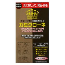 カミクローネ 自然な黒褐色 商品説明 『カミクローネ 自然な黒褐色』 ◆ひかり染毛とヘアマニキュアのダブル染毛 ヘアマニキュアの染毛と銀イオンによるひかり(感光)染毛のダブル効果で塗布と同時に白髪をしっかり染め上げ染毛効果が持続します。 ◆髪にやさしい、トリートメント効果の白髪染め 髪を染めると髪が傷むという心配はいりません。カミクローネは酸性タイプの染毛料。ヒアルロン酸をはじめとする毛髪保護成分がうるおいとなめらかさを与え、美しいつややかな髪に仕上げます。 ◆生え際・分け目もしっかり染まる 気になる、生え際・分け目もカミクローネならしっかりと染め上げます。ひかり(感光)染毛とマニキュア染毛のダブル機能だから実現したうれしい染め上がりです。 ◆洗髪いらずの簡単・便利な白髪染め 塗布後3〜5分のブラッシングでマニキュアが浸透・定着し染毛完了。髪が乾けば色移りしません。おでかけ前でも手軽にお手入れができます。全体染め、部分染めなどTPOに合わせてお使いください。 ◆ヒアルロン酸・パンテノール・海藻(カゴメコンブ)配合 カミクローネ 自然な黒褐色　詳細 原材料など 商品名 カミクローネ 自然な黒褐色 原材料もしくは全成分 水、エタノール、ベンジルアルコール、グリセリン、クエン酸、ポリアクリルアミド、水添ポリイソブテン、ラウレス-7、硫酸銀、ヒアルロン酸Na、パンテノール、褐藻エキス、ユーカリ油、イオウ、黒401、紫401、橙205 ※褐藻エキス＝海藻(ガゴメコンブ)エキス 内容量 80mL 販売者 加美乃素本舗 広告文責 株式会社プログレシブクルー072-265-0007 区分 日用品カミクローネ 自然な黒褐色(80mL) ×36個セット　1ケース分