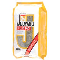 山本漢方　日局　ジュウヤク　500g 商品説明 『山本漢方　日局　ジュウヤク　500g』 生薬の煎じ薬です。便秘、尿量減少（尿量の少ない方が用いる）、便秘に伴う吹出物などに。 【山本漢方　日局　ジュウヤク　500g詳細】 1日量10g中 ジュウヤク 10g 添加物として なし を含有。 原材料など 商品名 山本漢方　日局　ジュウヤク　500g 内容量 500g 販売者 山本漢方製薬（株） 保管及び取扱い上の注意 （1）小児の手のとどかない所に保管してください。 （2）直射日光をさけ，なるべく湿気の少ない涼しい所に保管してください。 （3）誤用をさけ，品質を保持するため，他の容器に入れかえないでください。 本品を煎じた後の保管 夏期は，長時間煎液を放置しますと，腐敗する恐れもありますので，煎液は冷蔵庫に保管してください。なお，その際，他の方が誤って服用しないよう「飲まないように…」表示の上保管してください。 用法・用量 大人（15才以上）は，1日10gを水約600mLをもって煮て，約400mLに煮つめ，滓を取り去り，食前又は食間3回に分服する。 効果・効能 便秘，尿量減少，便秘に伴う吹出物 ご使用上の注意 その他の注意 1．次の人は服用前に医師又は薬剤師に相談してください。 　（1）医師の治療を受けている人。 　（2）妊婦又は妊娠していると思われる婦人。 （3）老人，幼児，特異体質の人。 2．服用に際して，次のことに注意してください。 　定められた用法及び用量を守ってください。 3．服用中又は服用後，次のことに注意してください。 　しばらく服用しても，症状の改善がみられない場合には，医師又は薬剤師に相談してください。 広告文責 株式会社プログレシブクルー072-265-0007 商品に関するお問い合わせ 会社名：山本漢方製薬株式会社 住所：〒485-0035　愛知県小牧市多気東町156 問い合わせ先：お客様相談窓口 電話：0568-73-3131 受付時間：9：00〜17:00（土，日，祝日は除く） 区分 日本製・第3類医薬品 ■ 医薬品の使用期限 医薬品に関しては特別な表記の無い限り、1年以上の使用期限のものを販売しております。 それ以外のものに関しては使用期限を記載します。 医薬品に関する記載事項はこちら山本漢方　日局　ジュウヤク　500g　