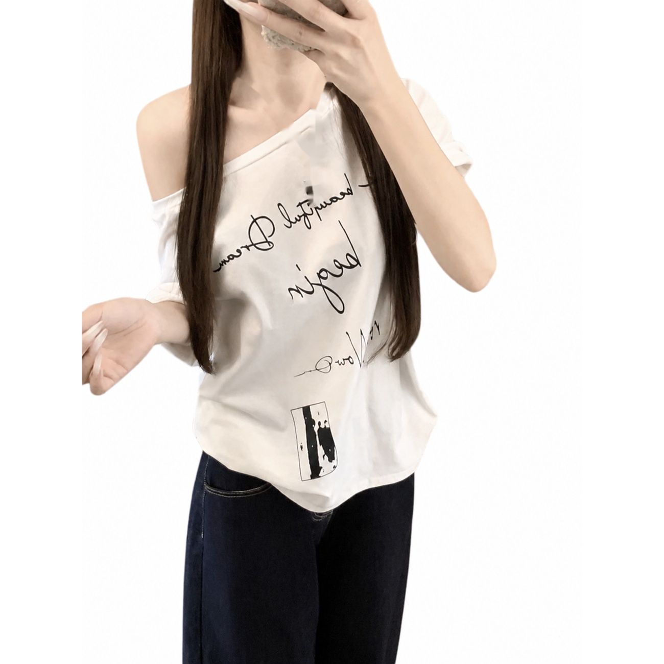樂天商城 - ワンショルダー Tシャツ レディース 半袖 アシンメトリー 肩出し トップス ロゴ プリント 英字 Y2K ストリート系 韓国 ファッション カットソー ゆったり オーバーサイズ 体型カバー 二の腕カバー 着痩せ 細見え 鎖骨見せ ヘルシー 肌見せ 大人可愛い カジュアル
