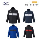 ■MIZUNO(ミズノ) ウォーマーシャツ ジュニア [P2ME2690] グラフィック使いのチームにオススメのウォーマーシャツ！ ジュニアサイズ。 ・移動シーンでも使いやすいフルジップ ＜商品の実寸（商品の仕上がり寸法）＞ 後丈：130／57.6cm、140／61.8cm、150／66cm、160／70.2cm 胸回り：130／102cm、140／107cm、150／112cm、160／117cm 肩幅：130／41cm、140／43cm、150／45cm、160／47cm 袖丈：130／47cm、140／50cm、150／53cm、160／56cm ■サイズ：130、140、150、160 ■カラー 09：ブラック 14：ドレスネイビー 25：サーフブルー 96：ブラック×チャイニーズレッド ■素材 表地：ポリエステル100％ 裏地：ポリエステル100％ 中綿：ポリエステル100％ バインダー：ポリエステル93％、ポリウレタン7％ ■原産国：中国製 [検索文言] mizuno / ミズノ / ウォーマーシャツ / 防寒 / 撥水 / スポーツ / スポーツウエア / 部活動 / サッカー / アウトドア / トレーニングウエア / ジュニア /