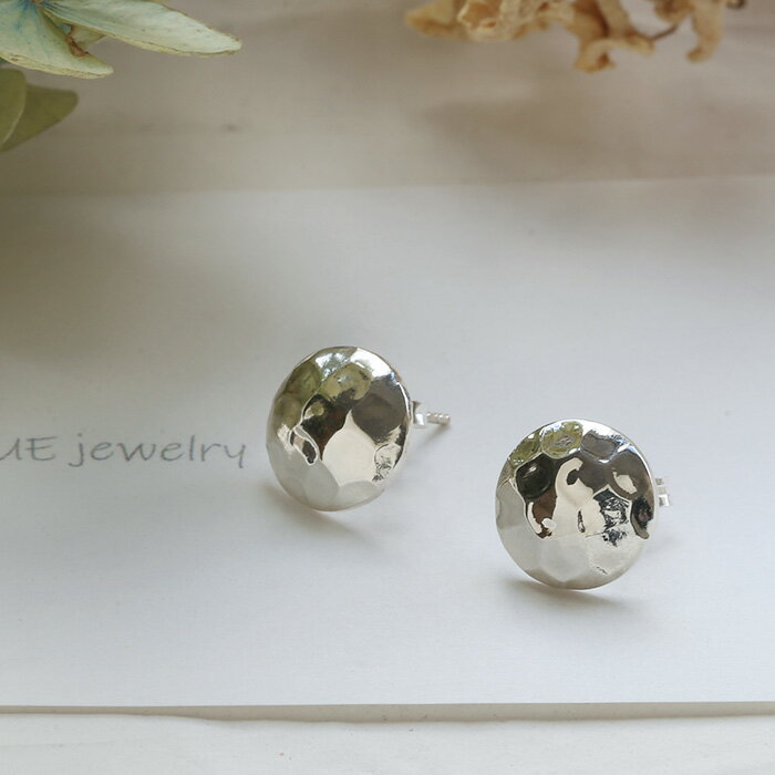 10%OFF(12月11日01:59まで) シルバー925ピアス シルバーピアス シルバー ピアス レディース アクセサリー 槌目 ドーム スタッドピアス サー...