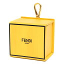 フェンディ FENDIフェンディ キーホルダー/キーチェーン/チャーム アクセサリー中古 レディース MINI BOX イエローボックス&ブラック&オーロソフト 7AR894 ADP6 F1CIA FENDIコンディション新品未使用商品説明商品問い合わせIDU618BRANDFENDIフェンディCODE No.7AR894ADP6F1CIA商品詳細カテゴリーキーホルダー色YELLOW BOX/NERO/ORO SOFTイエローボックス/ブラック/オーロソフト素材カーフレザー金具色ゴールド性別レディース付属品純正BOX、純正保護袋 サイズ&フィット重さ131g仕様全長(縦)：約10.5cmモチーフ(縦×横×厚さ)：約7×8×6cmキーリング付きフック付きFENDIを全て見るブランドヒストリー創業年：1925創業者：エドアルド・フェンディ、アデーレ・フェンディ発祥地：イタリア1925年にエドアルドとアデーレのフェンディ夫妻が、ローマに革製品と毛皮を扱うお店をオープンしたのが始まり。毛皮が大ブレイク中だったアメリカに向けてクオリティの高い毛皮のコートを発表する事で注目を浴び、名を広めたのです。 その後アデーレの娘たちに経営が移行され、オートクチュール毛皮で得た名声をプレタポルテとして提供し、モード的に変化しました。1965年、「モード界の帝王」とその名を轟かせた、シャネルのデザイナーであるカール・ラガーフェルドを迎え、伝統に斬新さを加えることに成功。その後もフェンディは世界的に有名なブランドへと進化していったのです。