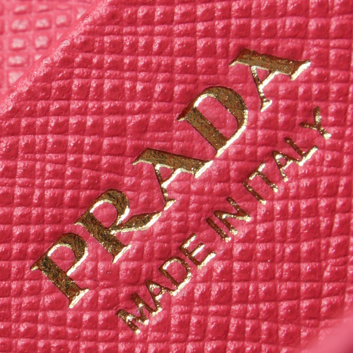 PRADA(プラダ)『カードケース(1MC122_QWA)』