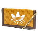 グッチ GUCCIグッチ チェーンウォレット/ショルダーバッグ/長財布 バッグ中古 メンズ レディース アディダス トレフォイル GUCCI × adidas コラボ イエローベージュ&ダークブラウン 621892 UVSCG 7267 GUCCIコンディション正面TOP塗装浮き出しあり。カードポケット端側、レザーハゲあり。BOX・布袋無し。商品説明商品問い合わせIDU779BRANDGUCCIグッチMODELADIDAS TREFOILアディダス トレフォイルCODE No.621892UVSCG7267商品詳細カテゴリーチェーンウォレット色YELLOW BEIGE/DARK BROWNイエローベージュ/ダークブラウン素材コーティングキャンバス/レザー金具色ゴールド性別ユニセックス付属品取り扱い説明書 サイズ&フィットサイズ約10cm × 約19cm × 約3cm仕様内ポケット×1内ポケット×1(ファスナー)カード入れ×6入り口(フラップ/ボタン式)約18cmショルダーストラップ 約125cmサイズイメージ肩掛け可能2wayショルダー取り外し可能GUCCIを全て見るブランドヒストリー創業年：1923創業者：グッチオ・グッチ発祥地：イタリアグッチの歴史は1921年、グッチオ・グッチが故郷イタリアのフィレンツェに戻り、1923年に高級皮革店と馬具工房を創業したのが起源です。フィレンツェ最高の皮革職人達が創り出す皮革製品は、その品質、デザインで一気に高級ブランドとしての地位を確立しました。50年代には、オードリー・ヘップバーンやエリザベス・テイラーなどハリウッド女優がグッチを愛用し人気にいっそう火がつきました。1997年には、それまでライセンス生産を行っていた時計製造を自社生産へと切りかえ、グッチの時計により高いクオリティーを提供する体制を整えました。現在もバッグ、時計、アクセサリーなど世界のブランドとして日本でも多くのグッチファンが増えています。