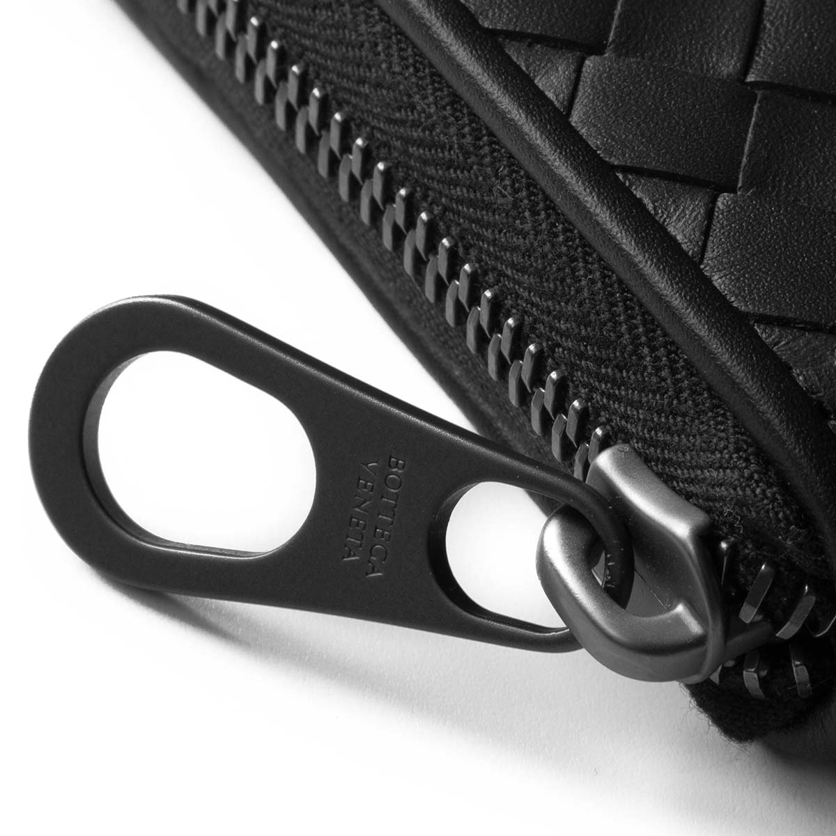 BottegaVeneta(ボッテガヴェネタ)『二つ折り財布』