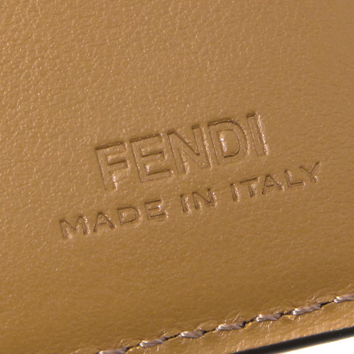 FENDI（フェンディ）『二つ折り財布（7M0169AJF8）』