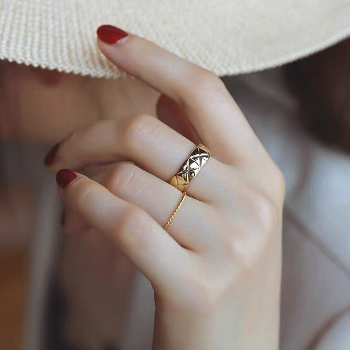 ＼最大20％OFFクーポン配布／リング 指輪 1.1mm ツイスト 極細 華奢リング 18Kコーティング ピンキー ステンレスリング ステンレス指輪 金属アレルギー対応 ピンキーリング 細い ファランジリング マリッジリング 男女兼用 アクセサリー ニッケルフリー