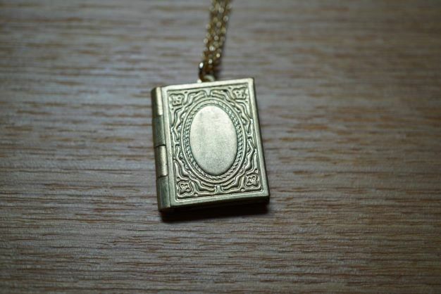 Rakuten - レディースアクセ　ロケット　ペンダント　写真入れ　アクセサリー　charm 100 ブック型　ロケットペンダント