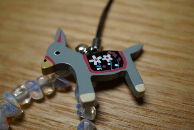 Rakuten - チャーム　アクセサリー　かわいい　 charm 104 木製ロバのストラップ　鈴つき♪