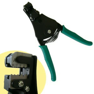 MARVEL 作業道具 商品説明 適用電線：単線用 グリップの色：グリーン 電線適用サイズ： φ0.5・1.2・1.6・2.0mm (付属品:ストッパー) 全長：180mm ※掲載商品の仕様、デザイン、生産国、発売時期は 　予告なく 変更する場合がありますので、 　あらかじめご了承ください。 ※掲載画像の色彩は実際の商品及び印刷物と 　多少異なる場合があります。 ※メーカー希望小売価格はメーカーカタログに 　基づいて掲載しています。 発送詳細複数ご注文、またはメール便対応商品をご注文の場合は、ショッピングモールからの自動メールでは送料は確 定しておりません。店舗よりメールにて確定送料をお知らせ致します。こちらの商品（1点） の送料は下記のとおりです。 ご 注文確定前に必ずコチラをご確認の上ご購入をお願い致します・ご確認ください・配送について・返品、交換について {カテゴリ} 株式会社マーベル 道楽会 どうらくかい ドウラクカイ まーべる ミノル工業株式会社 みのるこうぎょう 職人 機械 工具　 電動工具 車載工具 道具 仕事 建築 建設 電設 電気 配管 給水 給湯 ガス 水道管 電気 内装 資材 大工 土木 工事　 現場 作業 業務用 施工 仕上げ 手作業 圧着 被覆電線 アクセサリー 鉄 スチール 塩ビ エンビ えんび 樹脂 非鉄 切削 切断 挟む 穴あけ カッター エアコン クーラー パイプ ラジオペンチ ラジペン バイスグリップ ワイヤー ケーブル ペンチ ニッパー 皮剥き器 電工用 WORK DIY TOOL ACCESSORY BOARD WOOD STEEL CUTTER PIPE AIRCONDITIONER WIRE SLIP JOINT COMBINATION PLIERS VICE CLIP STRAIGHT NOSE PRESS HEAVY DUTY PENCH KNIPPER CABLE ■ ご不明な場合はお問合せ下さい。