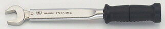 ICHINEN TASCO 空調工具 商品説明 国内製造のプロフェッショナルモデル 先端は鍛造品のため摩耗 による劣化がありません。 ※TA771B（1/4″用）、TA771H（3/8″用） は新旧冷媒兼用です。 ※TA771L（1/2″用）、TA771R（5/8″用） はR32・R413A冷媒には対応しておりません。 フレアナット（冷凍サイズ）5/8″用 口径（mm）×締付トルク N・m27×75.0 全長（mm）335 ※掲載商品の仕様、デザイン、生産国、発売時期は 　予告なく 変更する場合がありますので、 　あらかじめご了承ください。 ※掲載画像の色彩は実際の商品及び印刷物と 　多少異なる場合があります。 ※メーカー希望小売価格はメーカーカタログに 　基づいて掲載しています。 発送詳細複数ご注文、またはメール便対応商品をご注文の場合は、ショッピングモールからの自動メールでは送料は確 定しておりません。店舗よりメールにて確定送料をお知らせ致します。こちらの商品（1点） の送料は下記のとおりです。 ご 注文確定前に必ずコチラをご確認の上ご購入をお願い致します・ご確認ください・配送について・返品、交換について {カテゴリ} 株式会社イチネンTASCO イチネンタスコ いちねんたすこ TASCOJAPAN 職人 機械 工具　 電動工具 手動工具 電動工具 測定工具 空調工具 配管工具 設備 道具 仕事 建築 建設 電設 電気 装備品 家電 電化製品 材料 電装 電材 配管 空調 チューブカッター 銅管 ステンレス管 エアコン ゲージ ポンプ バルブ ドレン ホース マニホールド チャージホース パッキン 圧力計 加圧 温度 気温 室温 冷房 暖房 冷暖房 給湯 給水 ガス 水道管 継手類 充填用アクセサリ ベンダー 曲げ 電気 内装 資材 大工 土木 工事　 現場 作業 業務用 施工 仕上げ 手作業 圧着 被覆電線 アクセサリー 鉄 スチール 塩ビ エンビ えんび テープ 樹脂 非鉄 切削 切断 挟む 穴あけ カッター エアコン クーラー パイプ ラジオペンチ ラジペン バイスグリップ ワイヤー ケーブル ペンチ ニッパー 皮剥き器 電工用 WORK DIY TOOL ACCESSORY BOARD WOOD STEEL CUTTER PIPE AIRCONDITIONER WIRE SLIP JOINT COMBINATION PLIERS VICE CLIP STRAIGHT NOSE PRESS HEAVY DUTY PENCH KNIPPER CABLE AIR CONDECTOR ELECTRICAL VOLT TAPE CHARGE GAGE BENDER PUMP BULBE TUBE TORQUE WRENCH ■ ご不明な場合はお問合せ下さい。